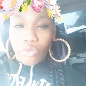 Meet your Posher, Dionna